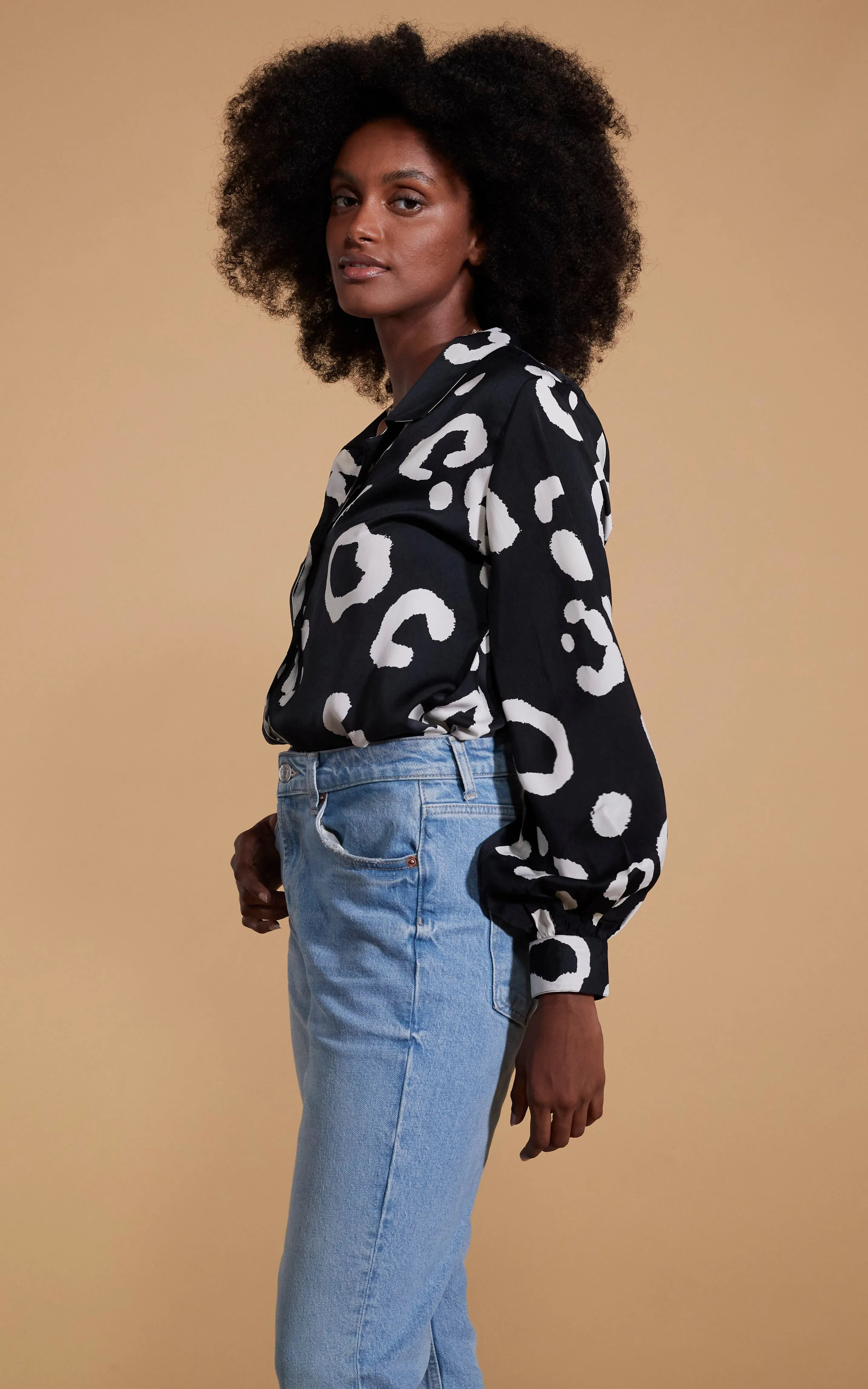 DIXIE BALLON SLEEVE SHIRT IN OVERSIZED MONO LEOPARD - DANCING LEOPARD